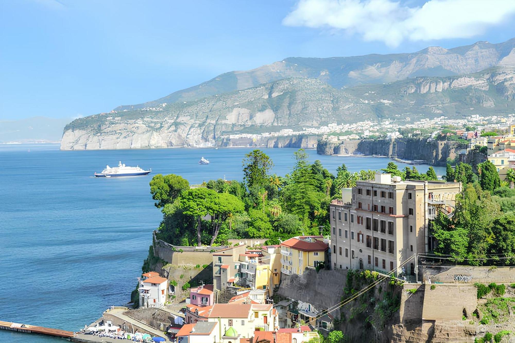Charming With Sea View In - 35 Sqm + Terrace Apartment *